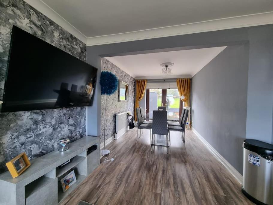 Spacious House City Skyline And Mountain Views Close Too Belfast Centre And Airports Free Parking Exteriör bild