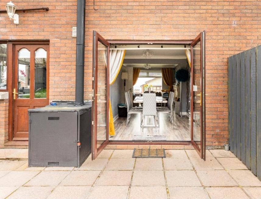 Spacious House City Skyline And Mountain Views Close Too Belfast Centre And Airports Free Parking Exteriör bild
