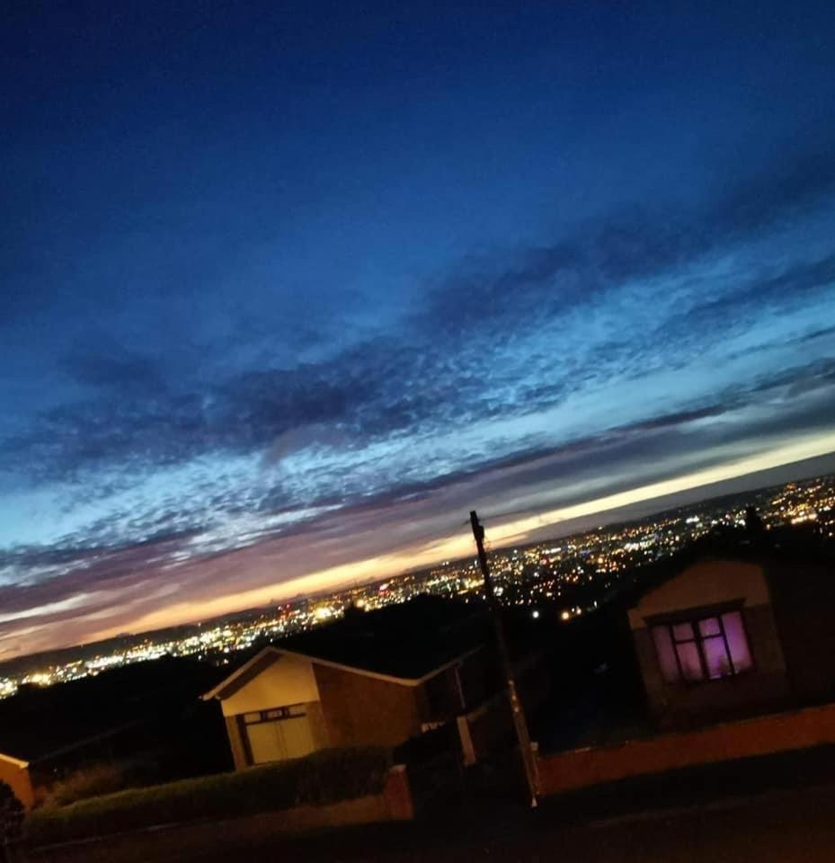 Spacious House City Skyline And Mountain Views Close Too Belfast Centre And Airports Free Parking Exteriör bild